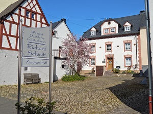 Фото 1 из Weingut und Brennerei Richard Schmitt