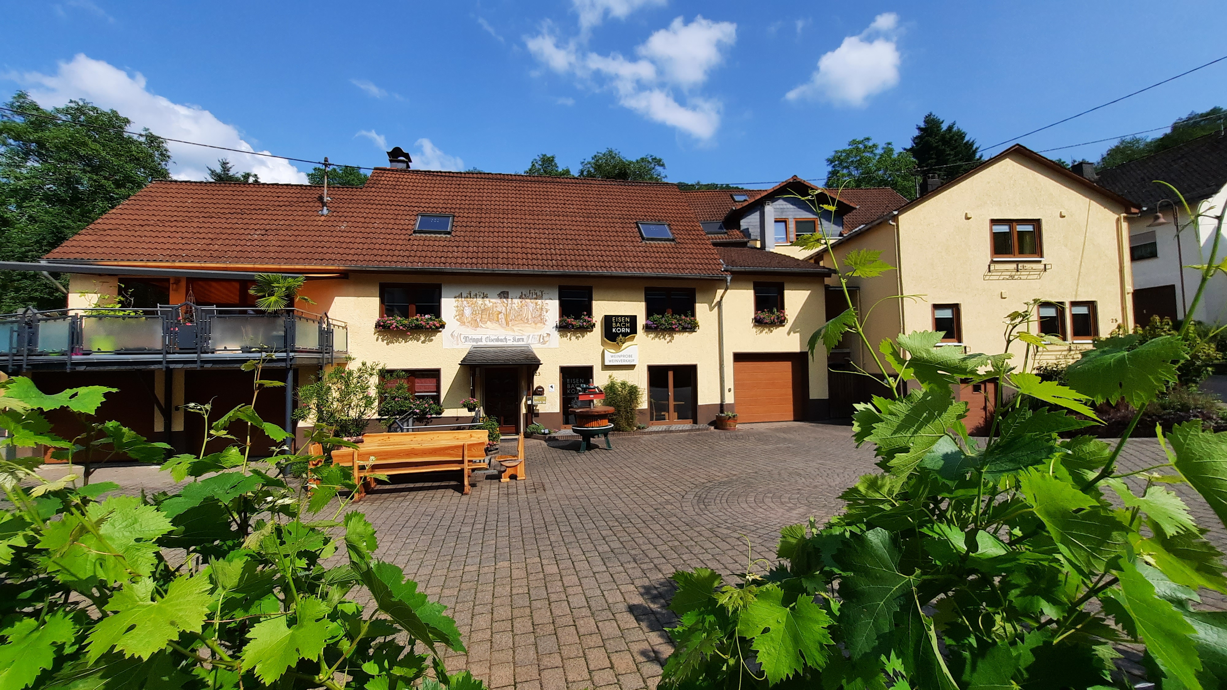Foto 2 von Weingut Eisenbach-Korn