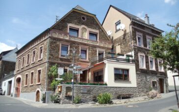 Фото 2 из Weingut-Gästehaus-Ferienwohnungen